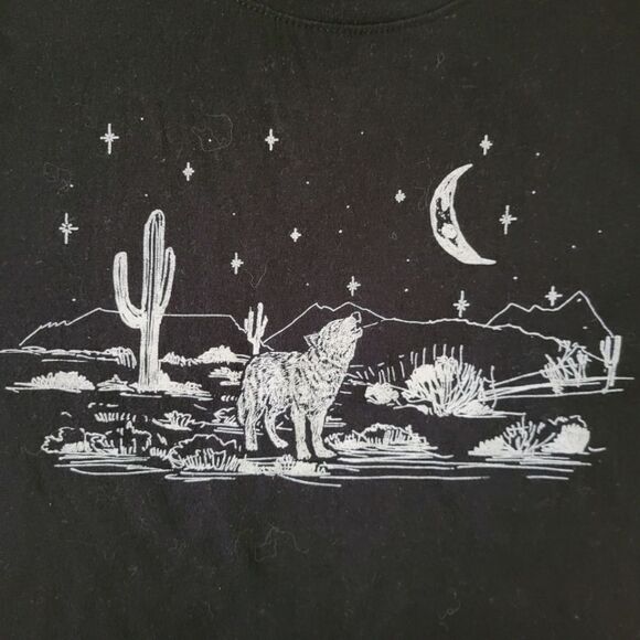 Fifth Sun Howling Wolf In The Desert Crewneck Black Short Sleeve Tee - Picture 10 of 11